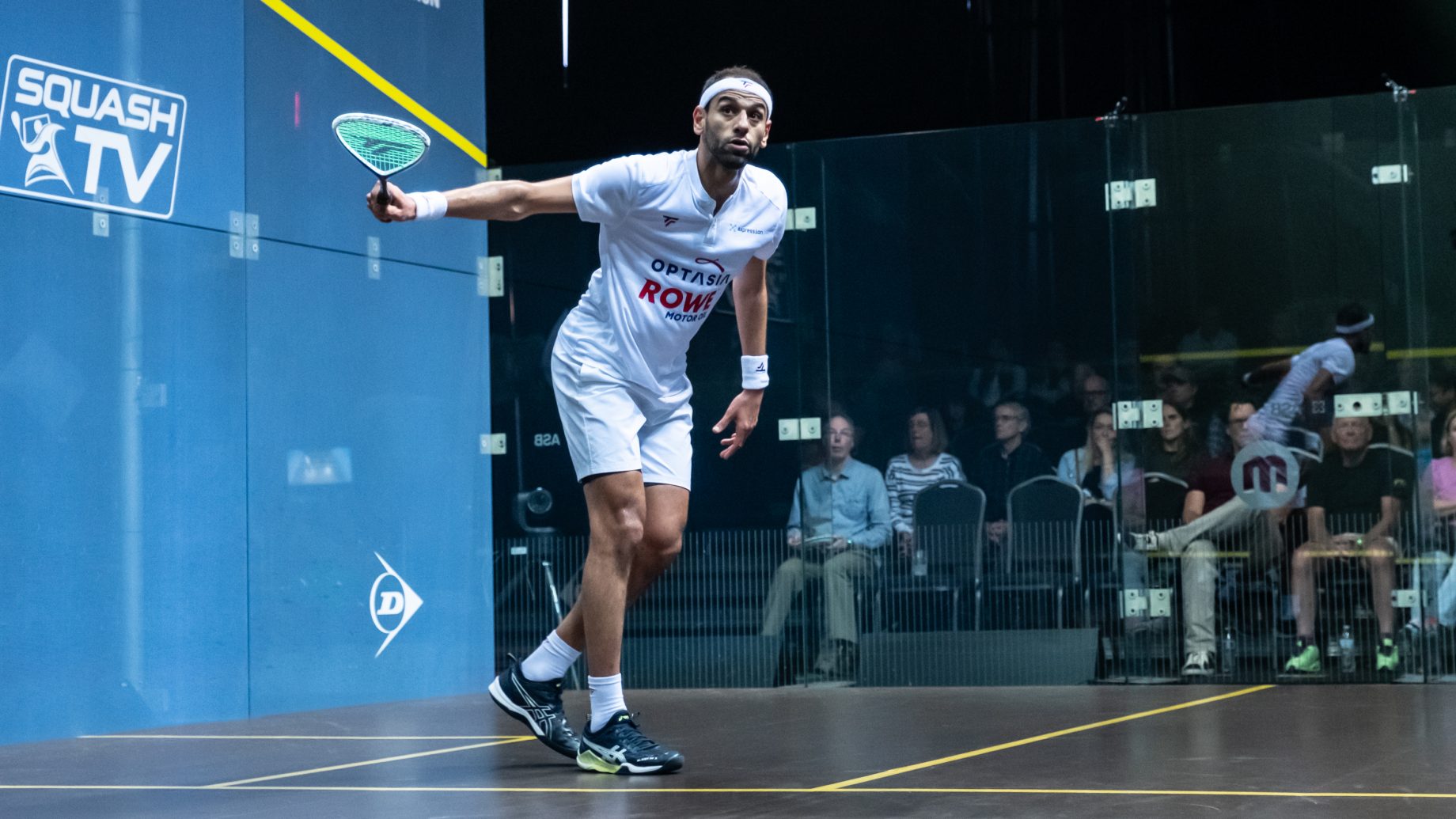 Mohamed ElShorbagy in action.